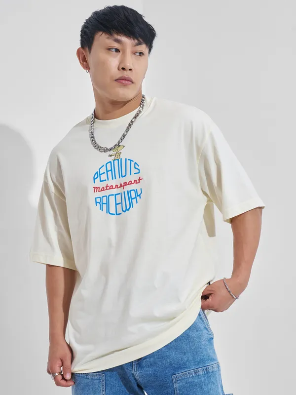 Highlander Men White Peanuts Printed Round Neck Oversized Fit T-Shirt