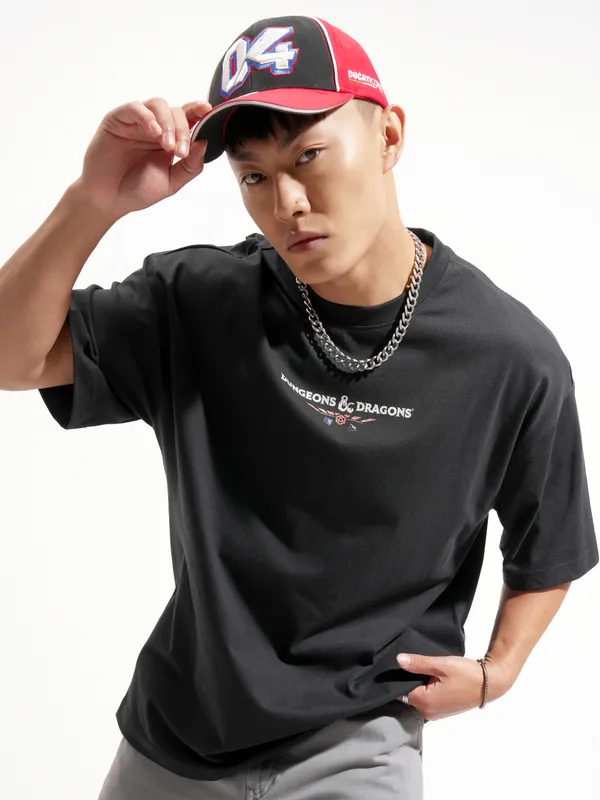 Highlander Men Black Dungeons And Dragons Printed Round Neck Oversized Fit T-Shirt