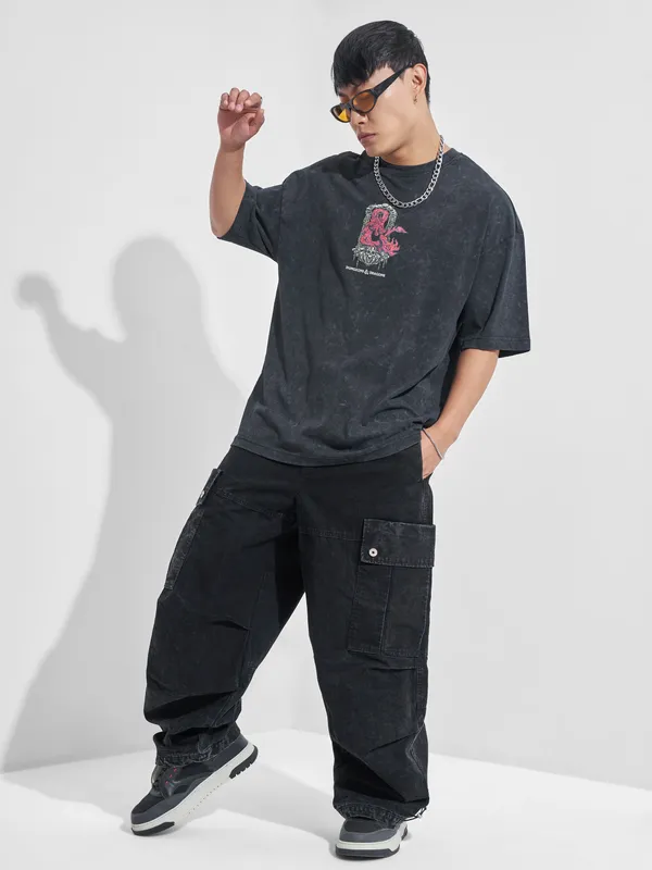 Highlander Men Black Dungeons And Dragons Printed Round Neck Oversized Fit T-Shirt