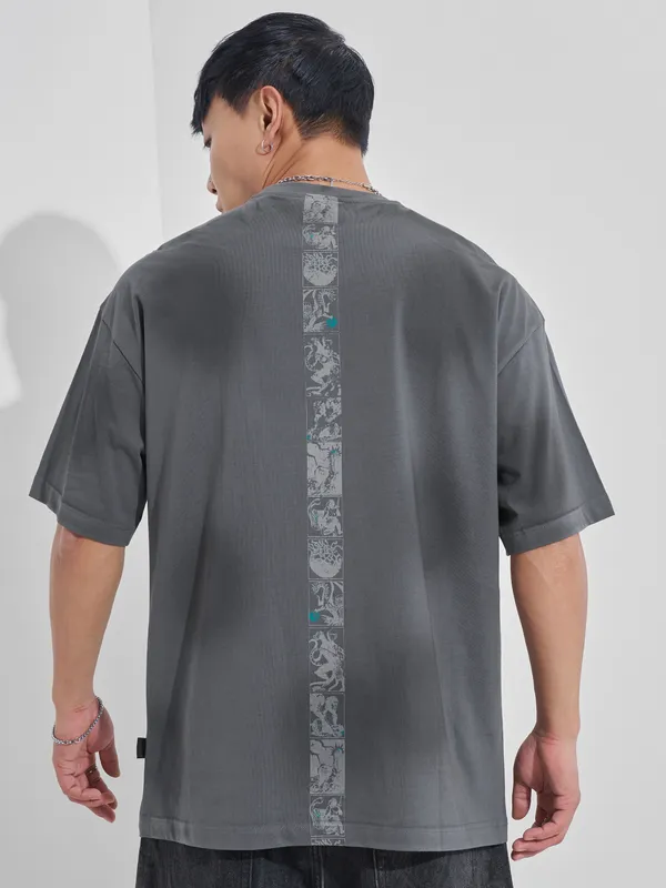 Highlander Men Grey Dungeons And Dragons Printed Round Neck Oversized Fit T-Shirt