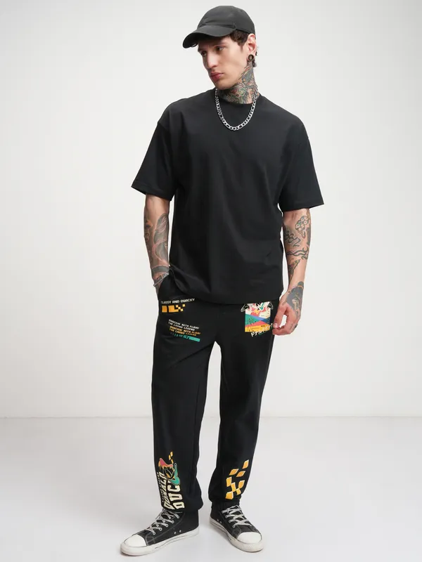 Highlander Men Black Baggy Printed Joggers