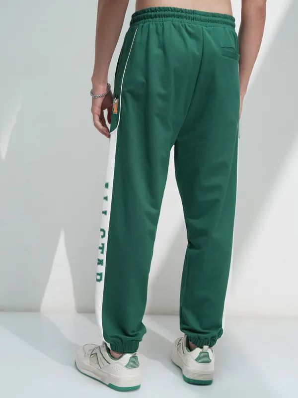 Disney By Highlander Men Green Mickey Mouse Solid Relaxed Fit Cargos
