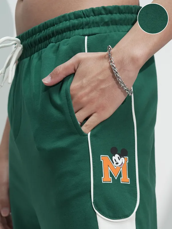 Disney By Highlander Men Green Mickey Mouse Solid Relaxed Fit Cargos