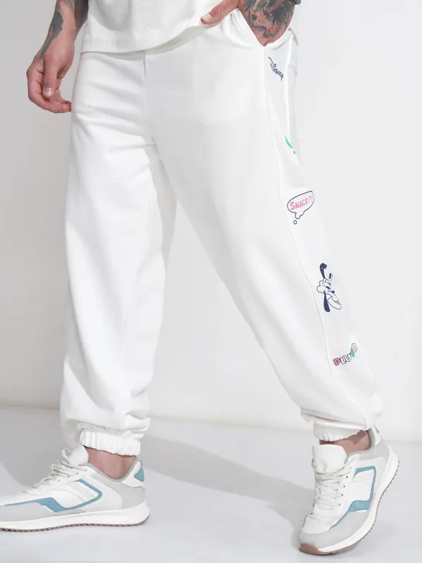 Disney By Highlander Men Off White Mickey Mouse Loose Fit Solid Joggers