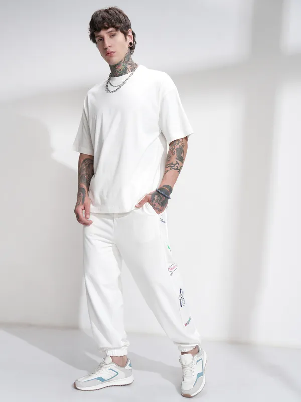 Disney By Highlander Men Off White Mickey Mouse Loose Fit Solid Joggers
