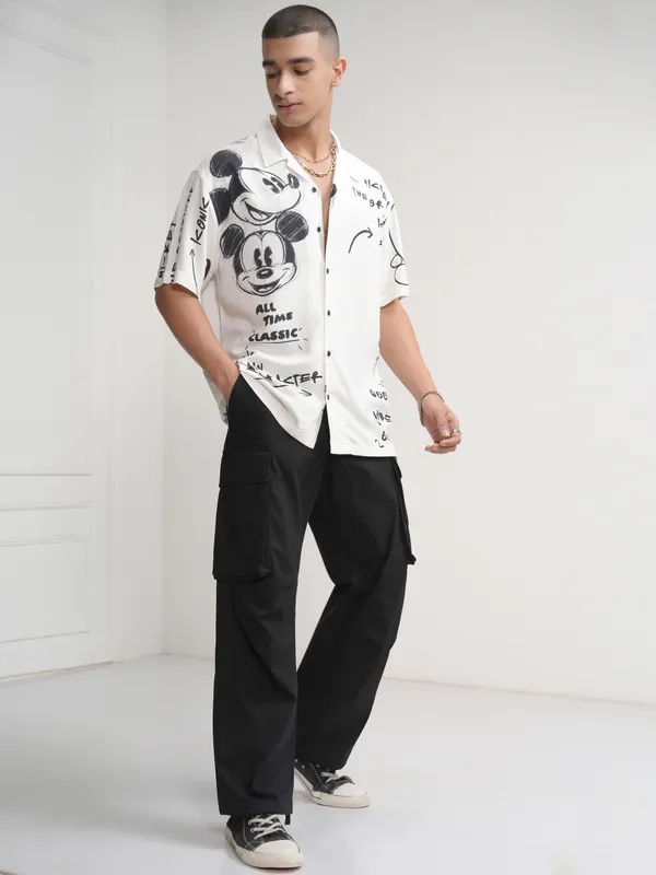 Disney By Highlander Men White Mickey Mouse Printed Relaxed Fit Casual Shirt