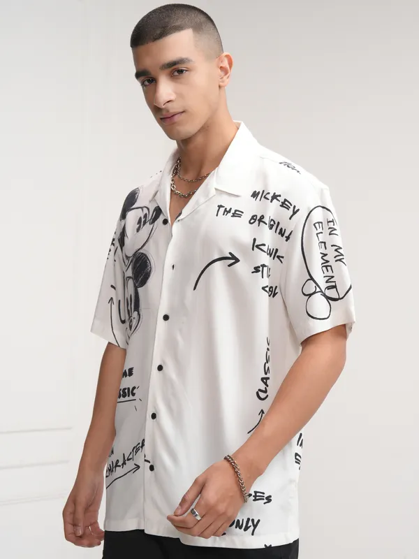 Disney By Highlander Men White Mickey Mouse Printed Relaxed Fit Casual Shirt