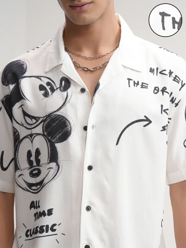 Disney By Highlander Men White Mickey Mouse Printed Relaxed Fit Casual Shirt