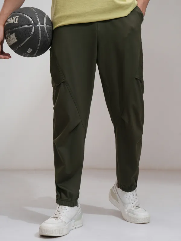 Highlander Men Olive Tapered Fit Solid Joggers