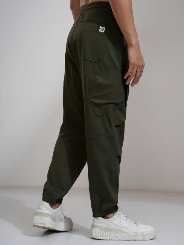 Highlander Men Olive Tapered Fit Solid Joggers