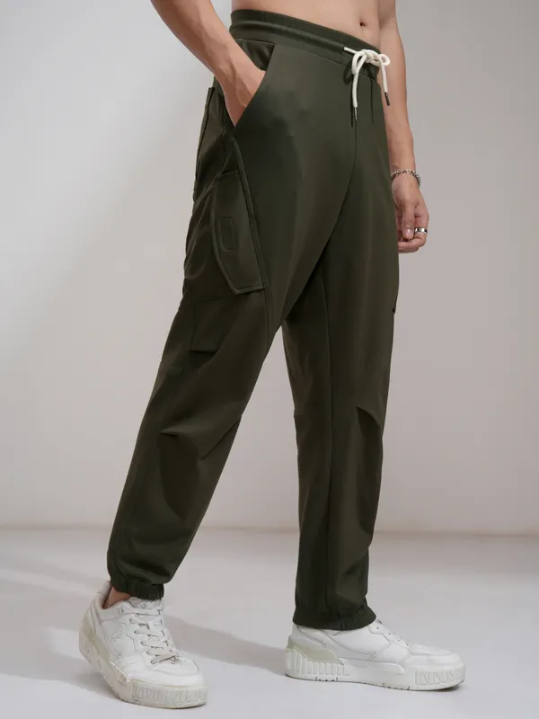 Highlander Men Olive Tapered Fit Solid Joggers