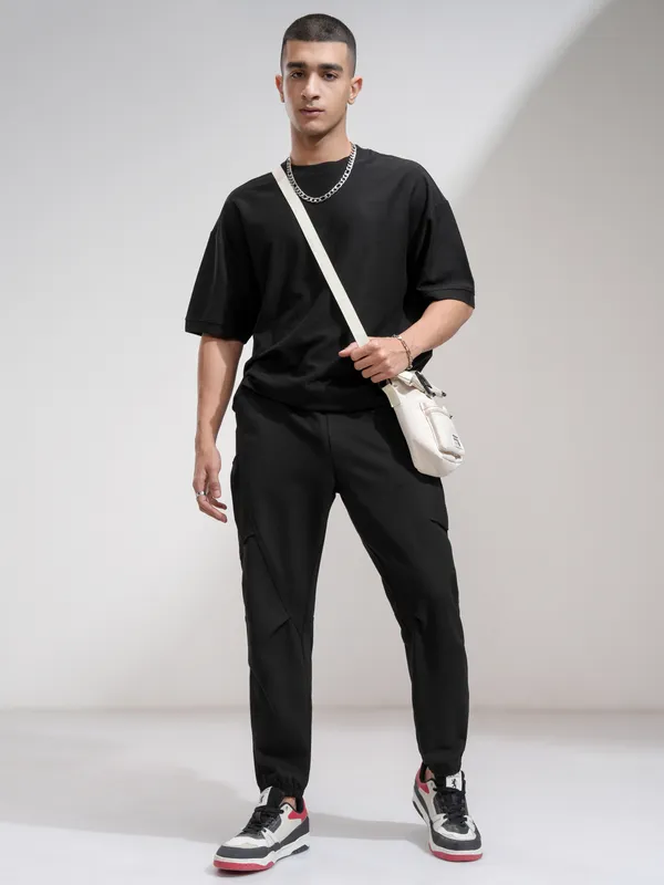 Highlander Men Black Tapered Fit Solid Joggers