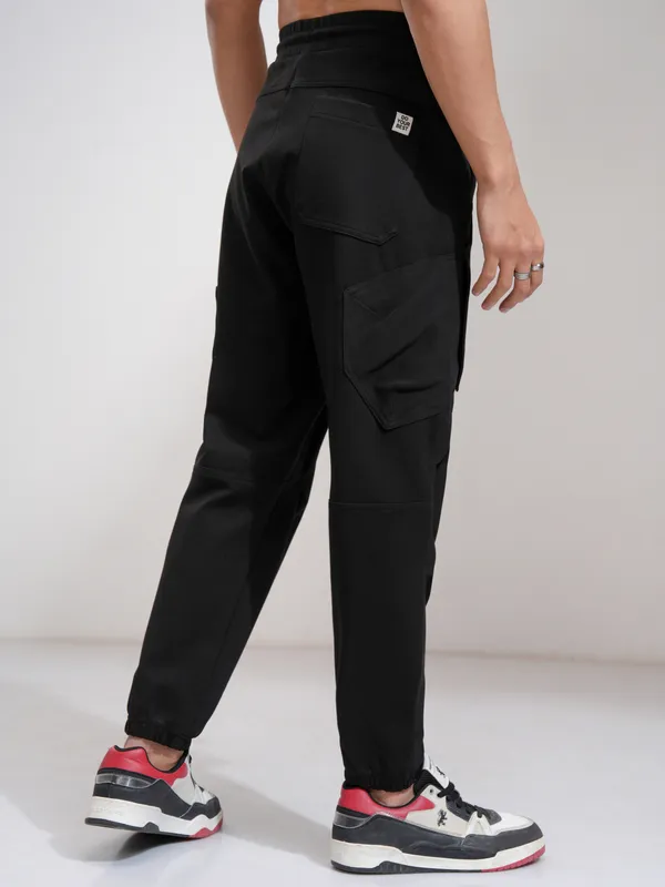Highlander Men Black Tapered Fit Solid Joggers