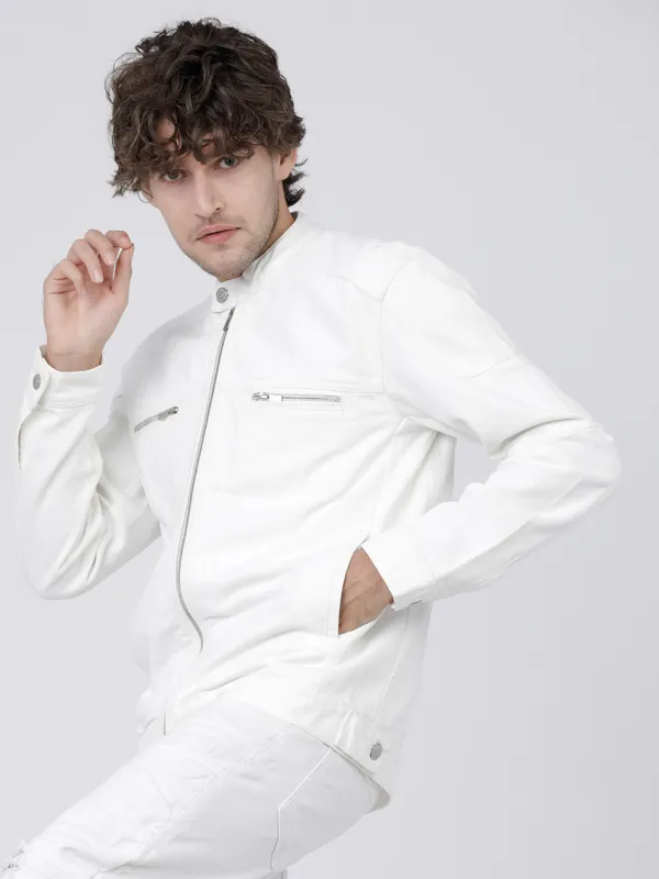 Highlander Men White Solid Tailored Jacket