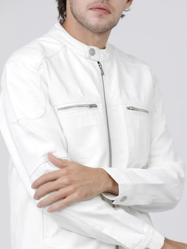 Highlander Men White Solid Tailored Jacket