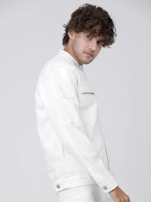 Highlander Men White Solid Tailored Jacket