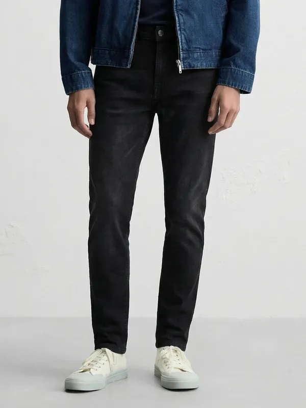 Highlander Men Black Tapered Fit Stretchable Jeans