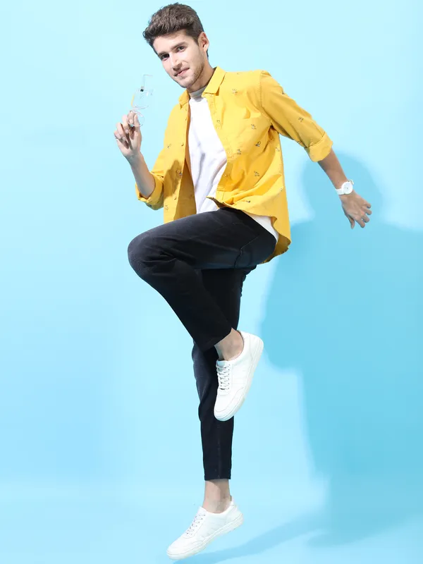 Highlander Men Black Tapered Fit Stretchable Jeans