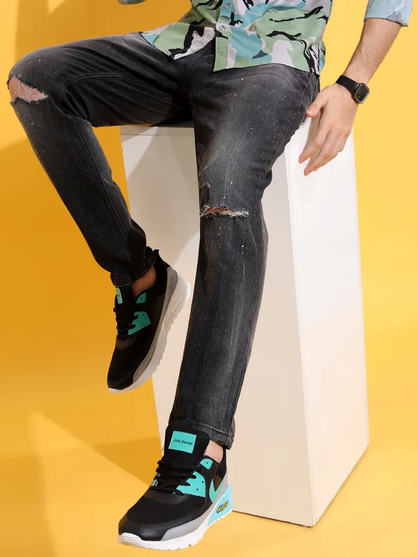 Highlander Men Grey Tapered Fit Mildly Distressed Stretchable Jeans