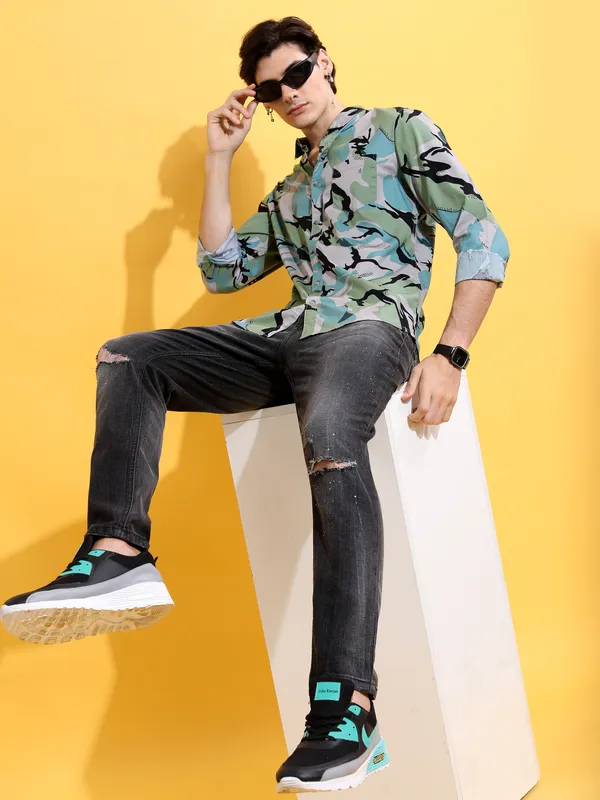 Highlander Men Grey Tapered Fit Mildly Distressed Stretchable Jeans