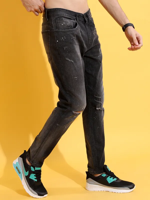 Highlander Men Grey Tapered Fit Mildly Distressed Stretchable Jeans