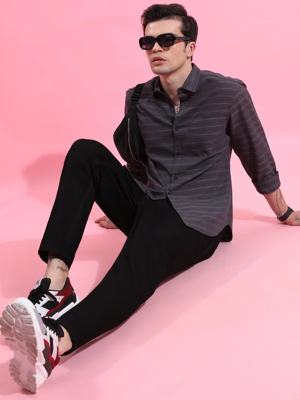 Highlander Men Black Tapered Fit Stretchable Jeans