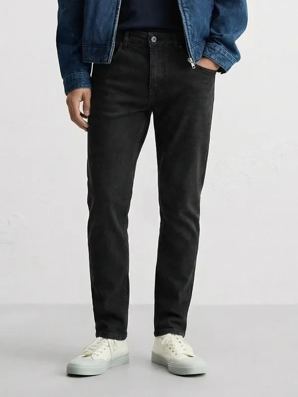 Highlander Men Black Tapered Fit Stretchable Jeans
