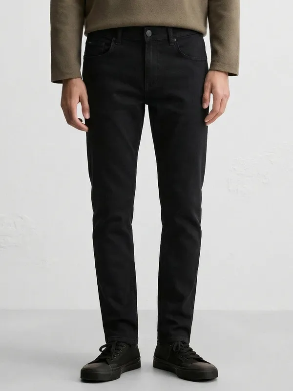 Highlander Men Black Tapered Fit Stretchable Jeans