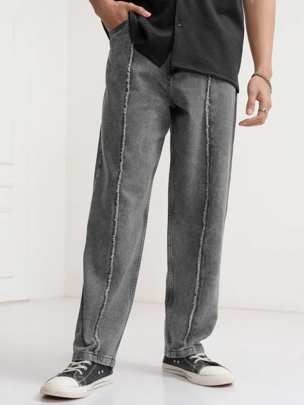 Highlander Men Grey Loose Fit Highly Distressed Stretchable Jeans