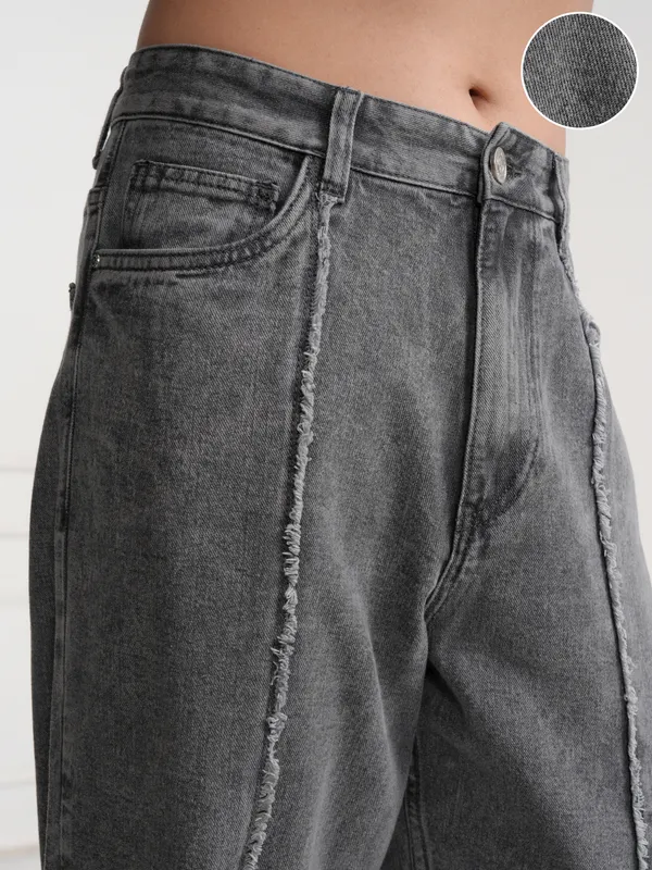 Highlander Men Grey Loose Fit Highly Distressed Stretchable Jeans