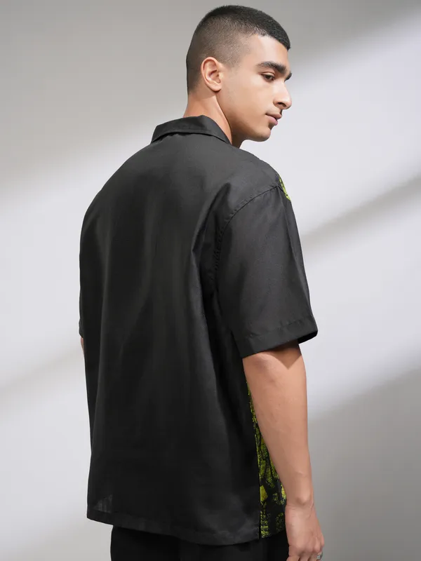 Highlander Men Black Printed Oversized Fit Casual Shirt