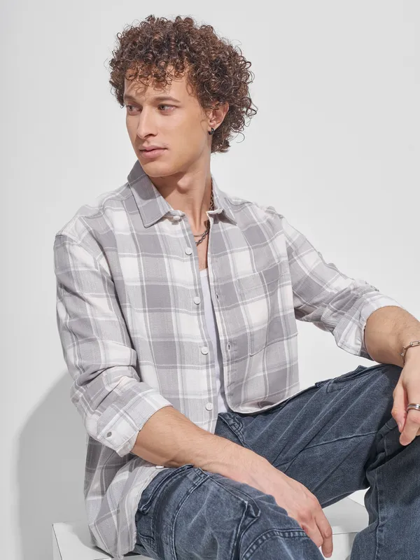 Highlander Men Off White Checked Relaxed Fit Casual Shirt