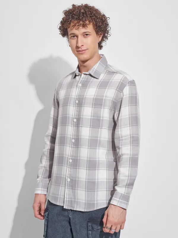 Highlander Men Off White Checked Relaxed Fit Casual Shirt