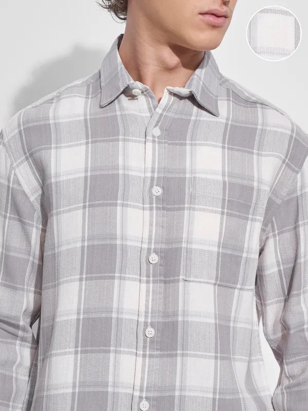 Highlander Men Off White Checked Relaxed Fit Casual Shirt