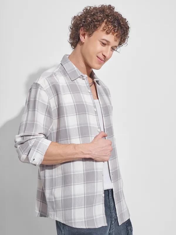 Highlander Men Off White Checked Relaxed Fit Casual Shirt