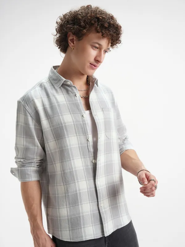Highlander Men Off White Checked Relaxed Fit Casual Shirt