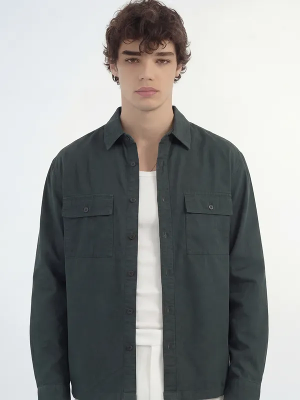 Highlander Men Green Solid Relaxed Fit Casual Shirt