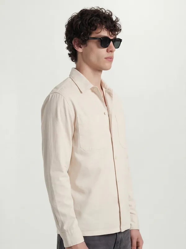 Highlander Men Cream Solid Oversized Fit Casual Shirt
