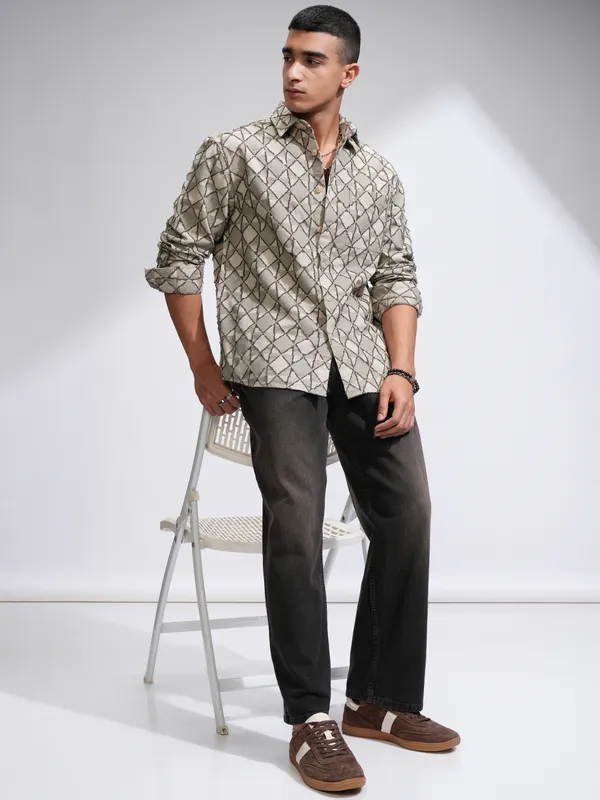 Highlander Men Beige Printed Oversized Fit Casual Shirt