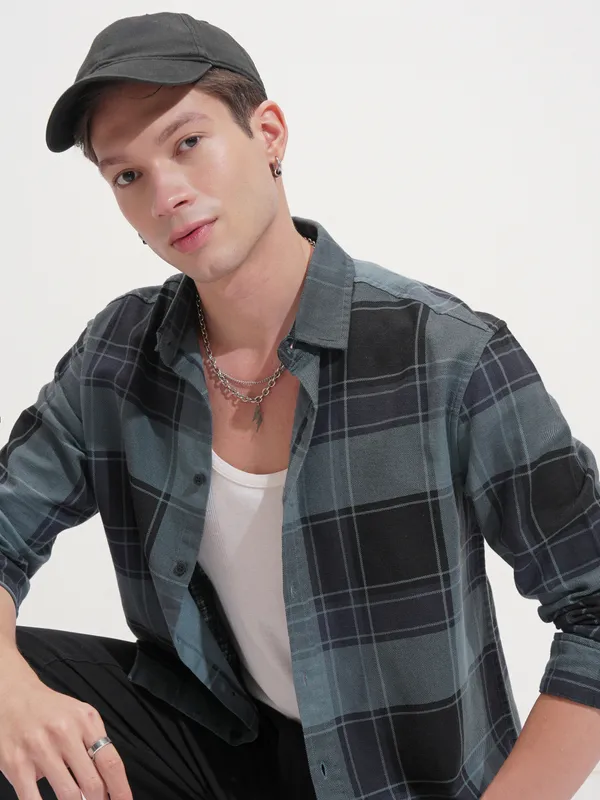 Highlander Men Blue Checked Relaxed Fit Casual Shirt