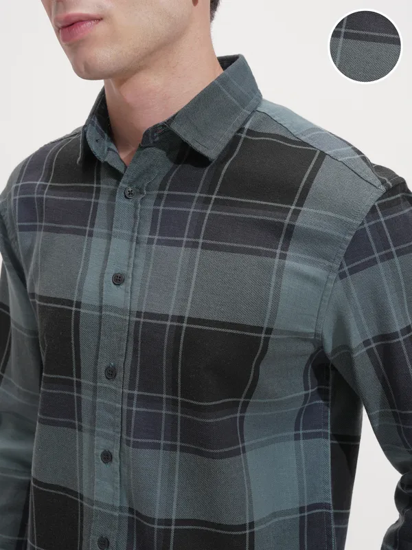 Highlander Men Blue Checked Relaxed Fit Casual Shirt