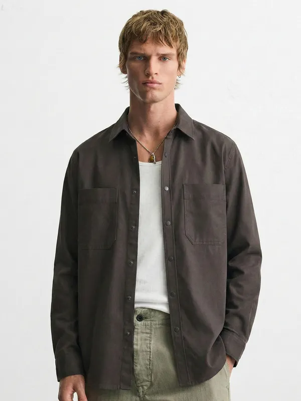 Highlander Men Brown Solid Oversized Fit Casual Shirt