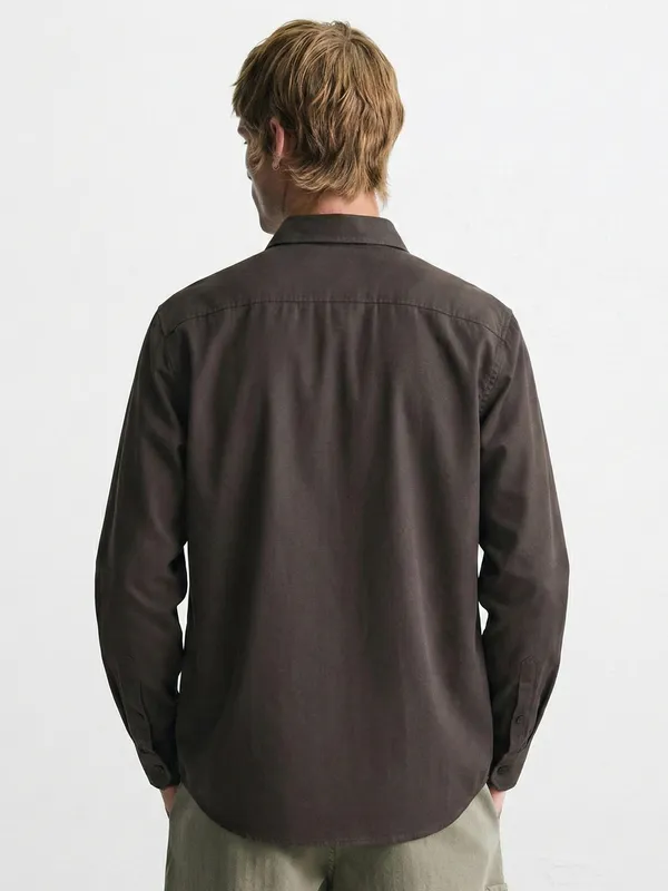 Highlander Men Brown Solid Oversized Fit Casual Shirt