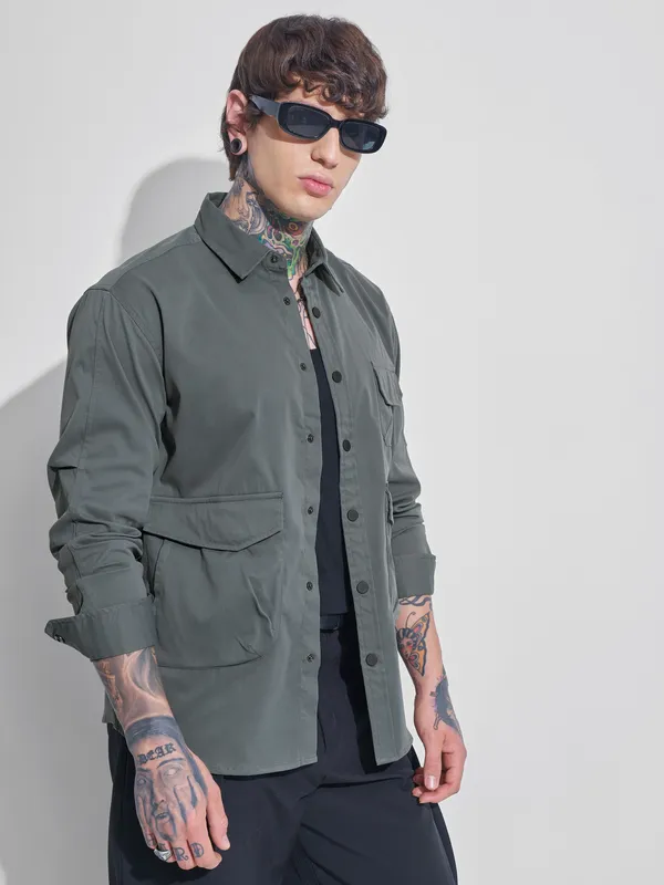 Highlander Men Grey Solid Oversized Fit Casual Shirt