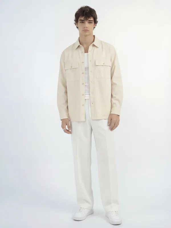 Highlander Men Cream Solid Relaxed Fit Casual Shirt