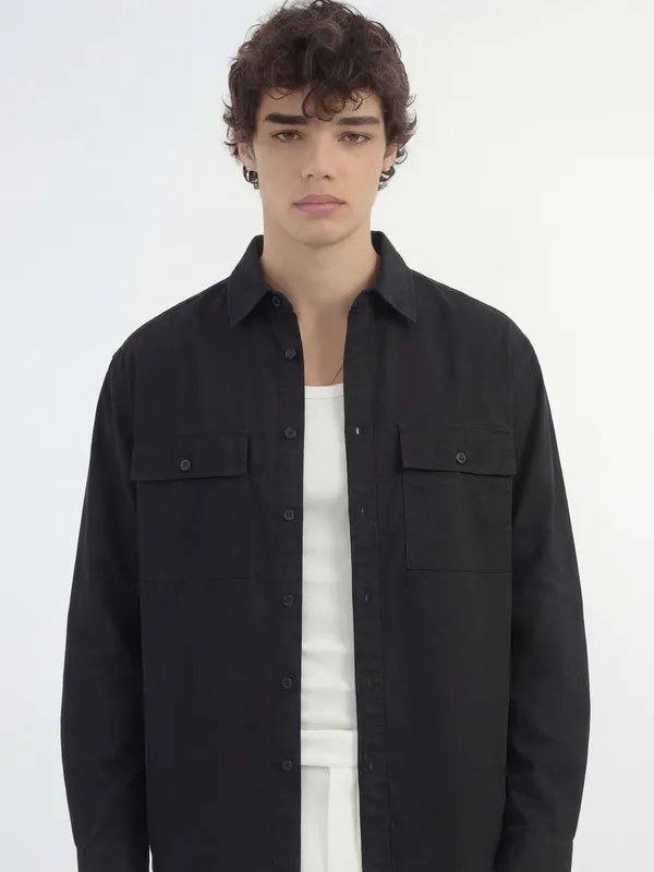 Highlander Men Black Solid Relaxed Fit Casual Shirt