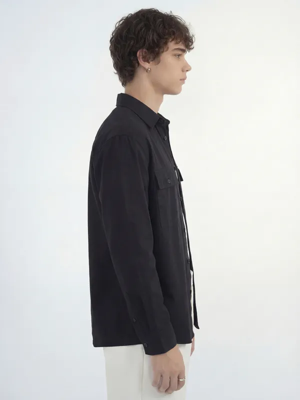 Highlander Men Black Solid Relaxed Fit Casual Shirt