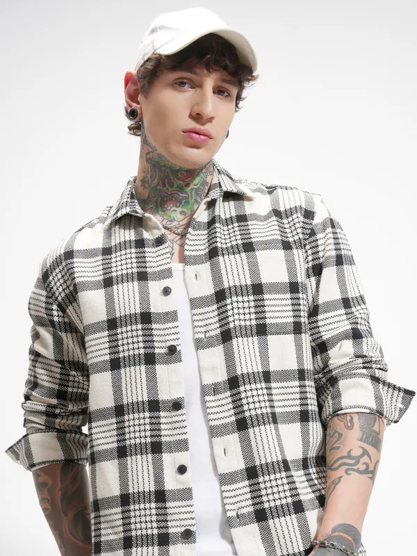 Highlander Men Cream Checked Relaxed Fit Casual Shirt