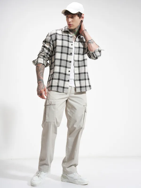 Highlander Men Cream Checked Relaxed Fit Casual Shirt