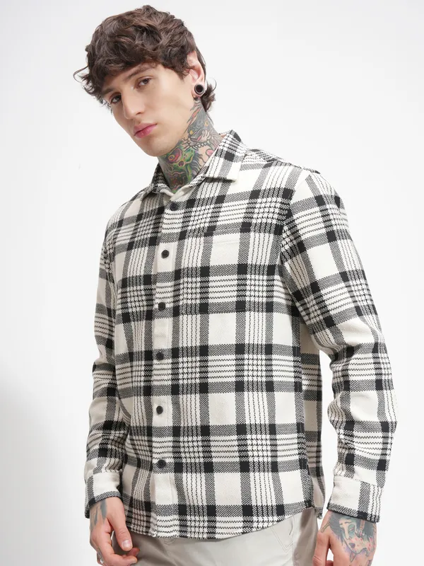 Highlander Men Cream Checked Relaxed Fit Casual Shirt